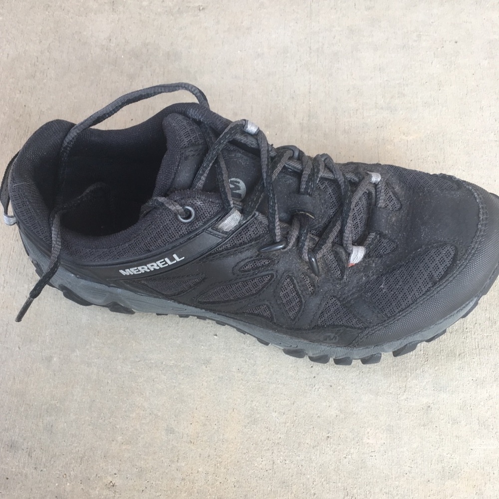 Very nice men’s athletic shoes.